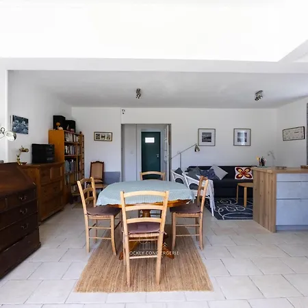 Maison Familiale Au Coeur De L'ile De Re Hébergement de vacances *